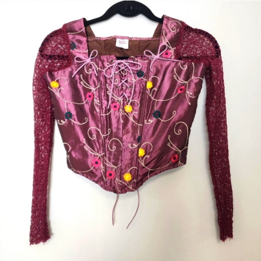 Sarah Sanderson top